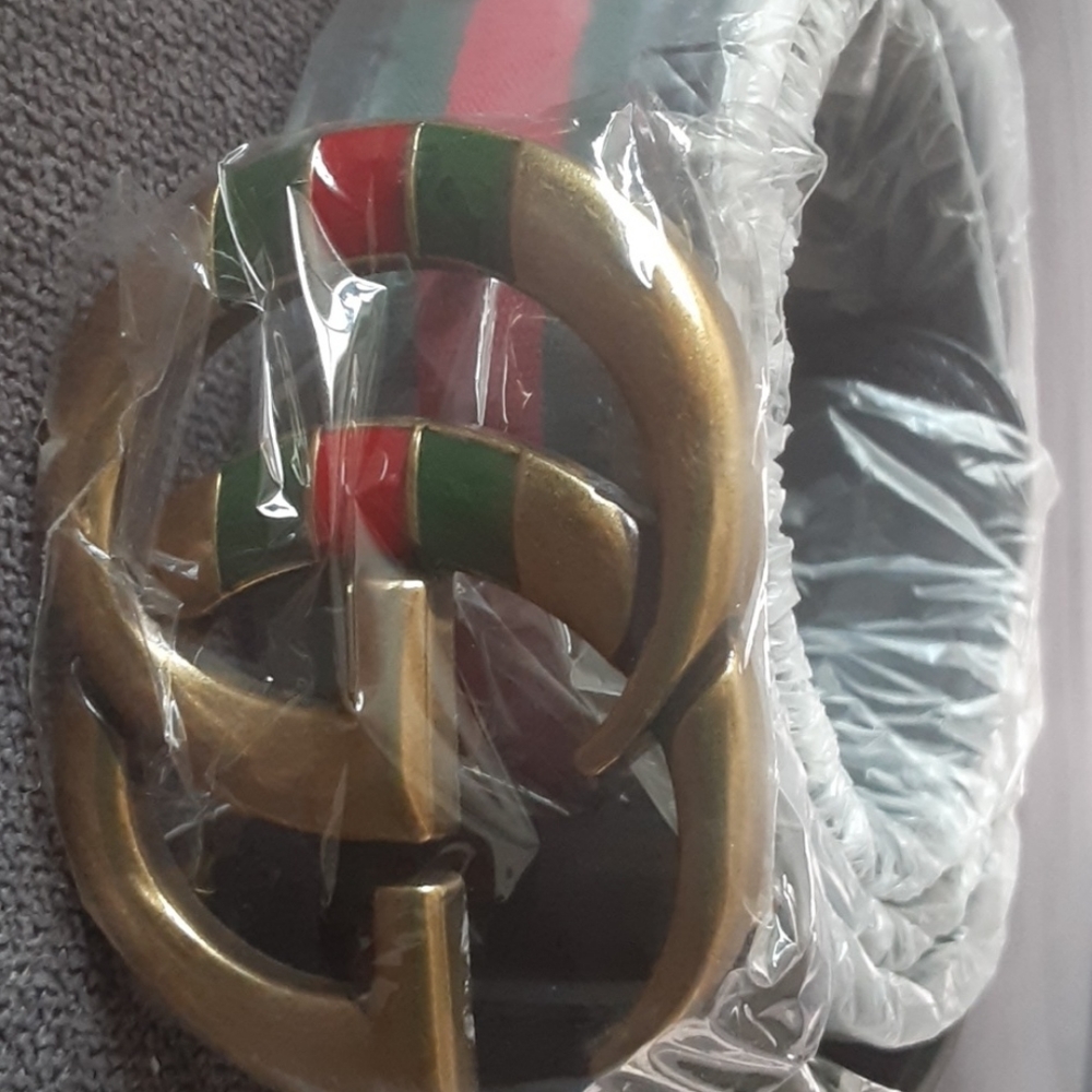 Authentic Leather Gucci Belt - Picture 2 of 4